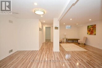 422 Silverthorne Crescent in Mississauga, ON - Building Photo - Building Photo