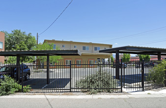 351 Washington St SE in Albuquerque, NM - Building Photo - Building Photo