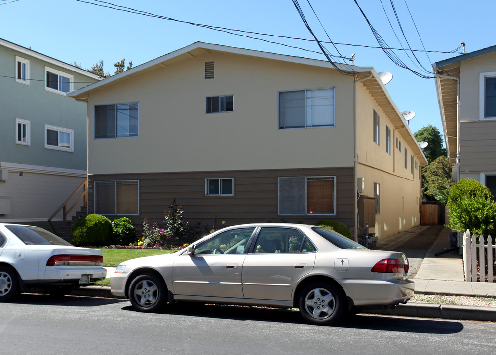 146 Madison Ave in Redwood City, CA - Building Photo