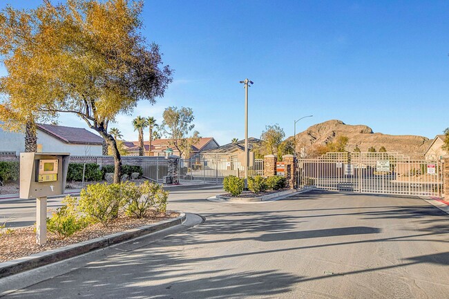10232 Clark Wooldridge Ct in Las Vegas, NV - Building Photo - Building Photo