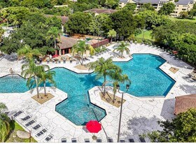 6914 SW 114th Pl in Miami, FL - Building Photo