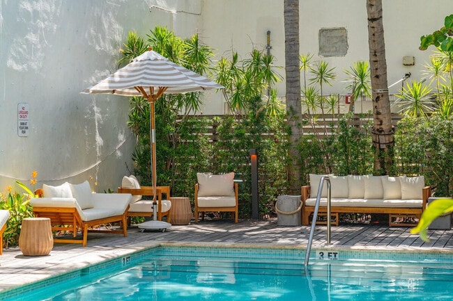 1201 17th St in Miami Beach, FL - Building Photo - Building Photo