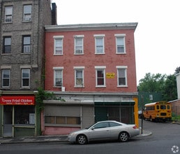 186 Ashburton Ave in Yonkers, NY - Foto de edificio - Building Photo