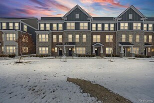 43071 Atwood Ave in Novi, MI - Building Photo