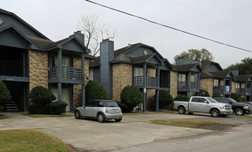 Hacienda Apartments in Beaumont, TX - Foto de edificio - Building Photo