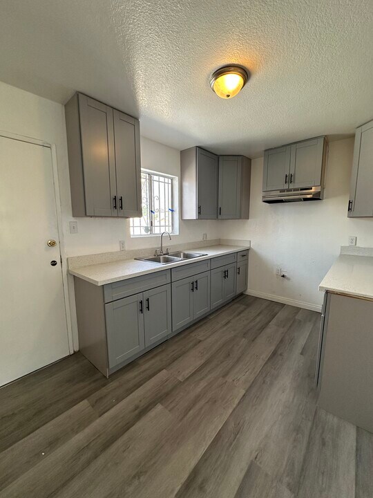 1503 W 85th St in Los Angeles, CA - Building Photo