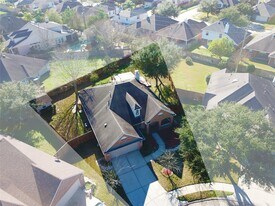 5702 Fleethaven Ct in Houston, TX - Building Photo