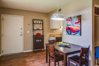 Zona Verde Apartments in Tucson, AZ - Foto de edificio - Interior Photo