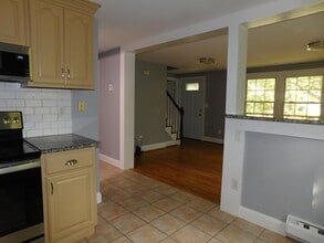 101 Stage Harbor Rd in Marlborough, CT - Building Photo - Building Photo