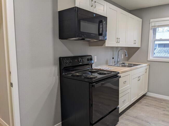 property at 105 Ludland Dr