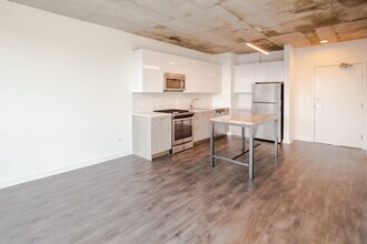 1714 W Roscoe St in Chicago, IL - Building Photo - Building Photo