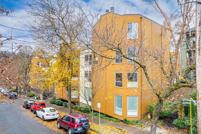 Clay Street Commons in Portland, OR - Building Photo - Building Photo