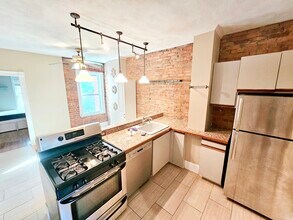 1793 Beacon St, Unit 5 in Brookline, MA - Building Photo - Building Photo