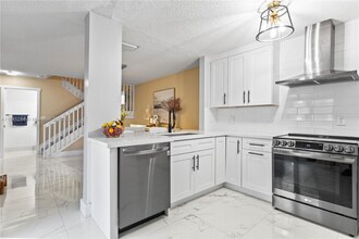 11085 Neptune Dr in Hollywood, FL - Building Photo - Building Photo