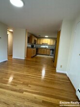 110 Babcock St, Unit 37 in Brookline, MA - Foto de edificio - Building Photo