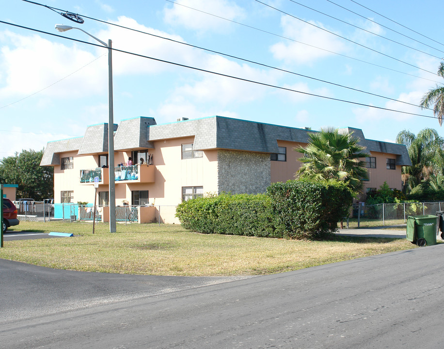 168 NW 11th St in Homestead, FL - Building Photo