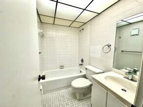 6701 N University Dr in Tamarac, FL - Building Photo - Building Photo