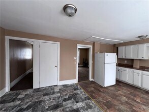 89-93-93 E 5th St in Oswego, NY - Building Photo - Building Photo