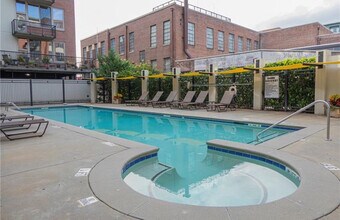 640 Glen Iris Dr NE, Unit #317 in Atlanta, GA - Building Photo - Building Photo