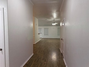 958 Oak Glen Dr in Willis, TX - Foto de edificio - Building Photo