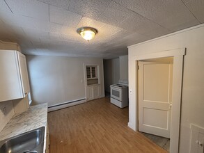 602 Maine Ave, Unit #4 2f in Farmingdale, ME - Building Photo - Building Photo