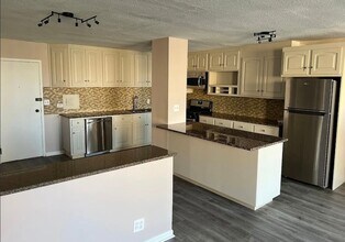 2211 S Stewart Ave, Unit 3B in Lombard, IL - Foto de edificio - Building Photo