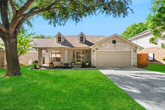 12211 Hart Crest in San Antonio, TX - Foto de edificio - Building Photo