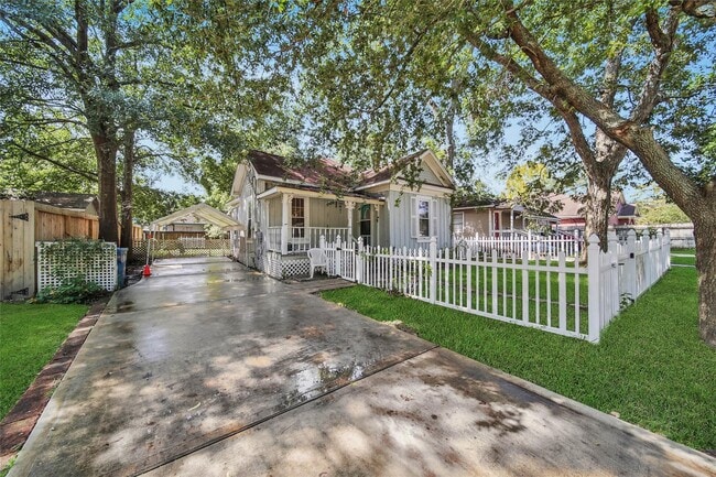 606 Granberry St in Humble, TX - Foto de edificio - Building Photo
