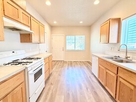 5832-5830 Glen Echo Ave in Gladstone, OR - Building Photo