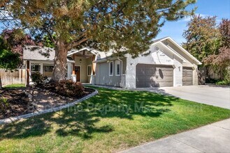 1127 N Echohawk Way in Eagle, ID - Building Photo - Building Photo