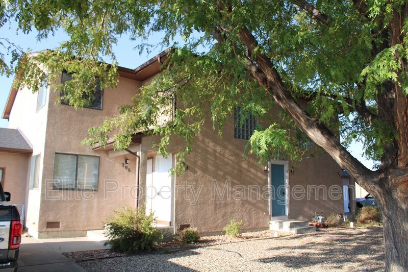 208 E Palmer Lake Dr in Pueblo West, CO - Building Photo