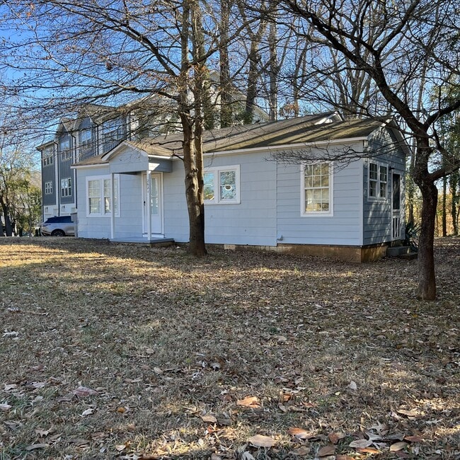 property at 2621 Dr Carver Rd