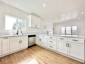 2837 S Bronson Ave in Los Angeles, CA - Building Photo - Building Photo