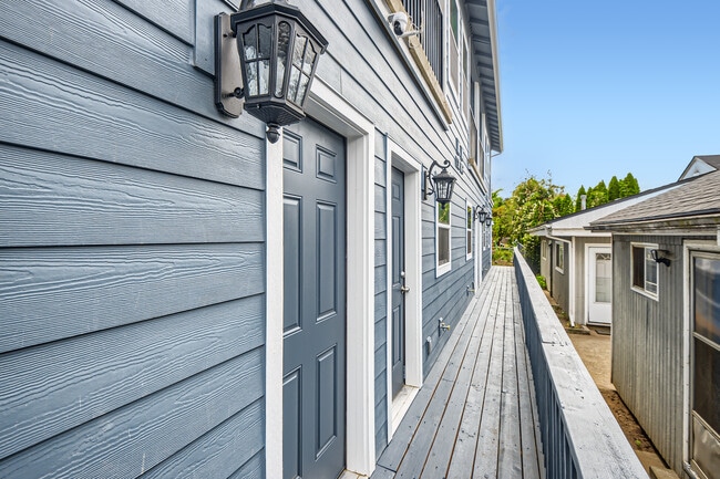 4789 NE 108th Ave in Portland, OR - Foto de edificio - Building Photo