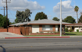 1331 S Anaheim Blvd in Anaheim, CA - Building Photo - Building Photo