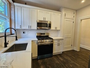 30 The Crescent in Montclair, NJ - Building Photo - Building Photo