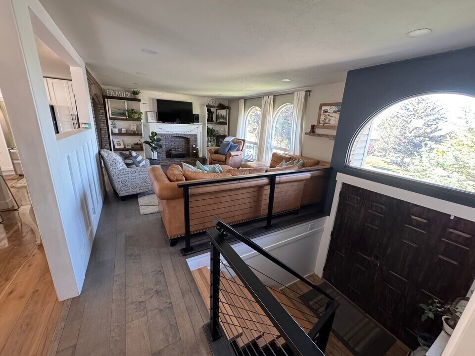 325 Brentwood Ln in Bountiful, UT - Building Photo
