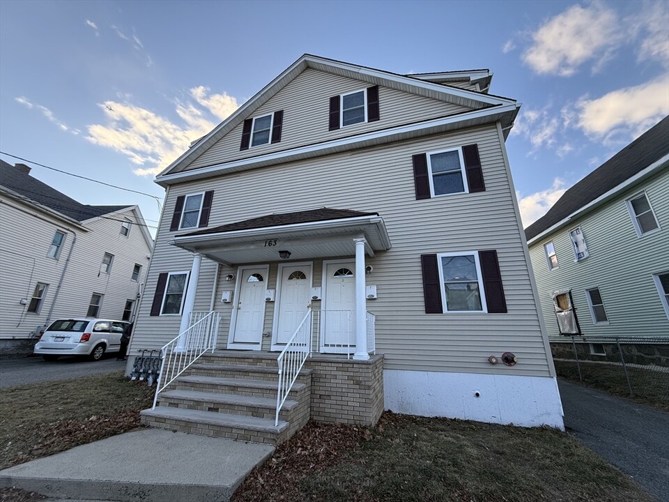 163 West St, Unit 3 in Malden, MA - Foto de edificio