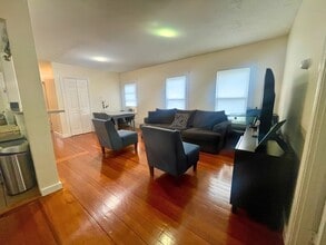 66 Lincoln St in Stoneham, MA - Building Photo - Building Photo