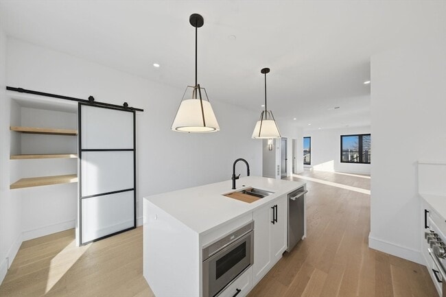 238 Webster St, Unit 6 in Boston, MA - Building Photo - Building Photo