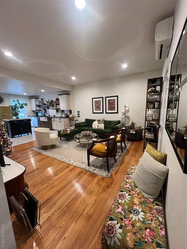 103 Filors Ln in Stony Point, NY - Foto de edificio - Building Photo