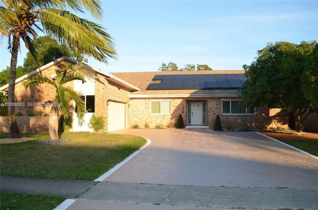 1200 NW 78th Ave in Plantation, FL - Foto de edificio - Building Photo