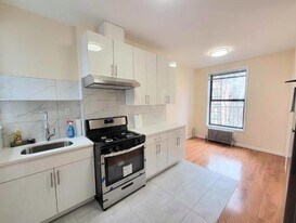 24 E 7th St in New York, NY - Building Photo