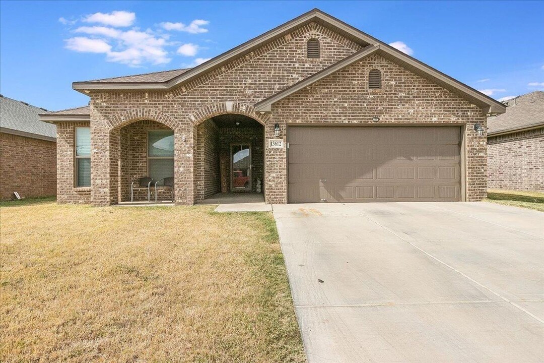 13612 Waco Ave in Lubbock, TX - Foto de edificio