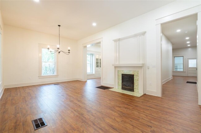 1605 S Main St in Georgetown, TX - Building Photo - Building Photo
