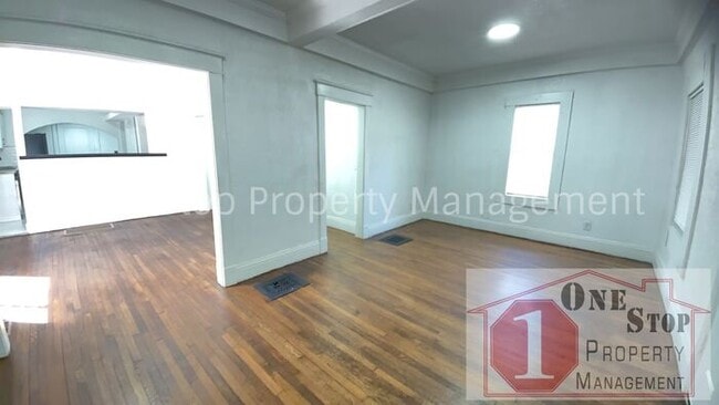 2217 E 37th St in Kansas City, MO - Building Photo - Building Photo