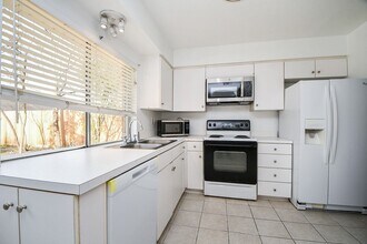 13730 Shirebrook Dr in Sugar Land, TX - Building Photo - Building Photo