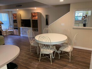 49 Uno Lago Dr in North Palm Beach, FL - Building Photo - Building Photo