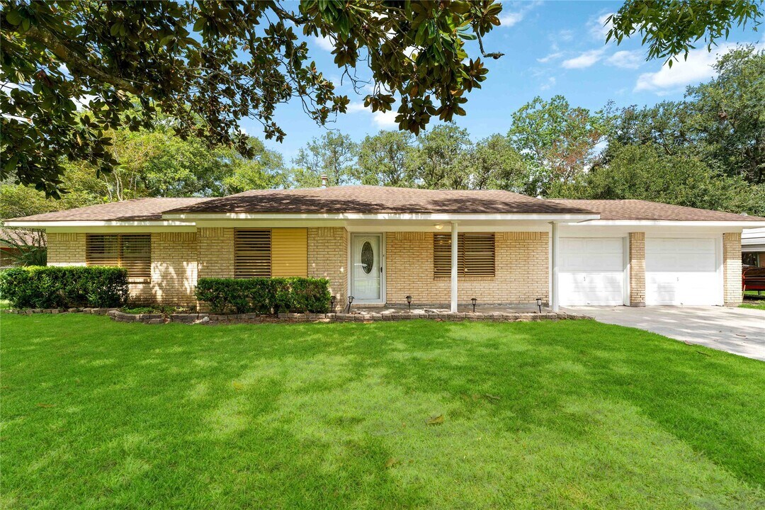 5618 Avenue M 1/2 in Santa Fe, TX - Foto de edificio