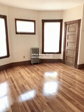 336 Centre St, Unit 2 in Boston, MA - Foto de edificio - Building Photo